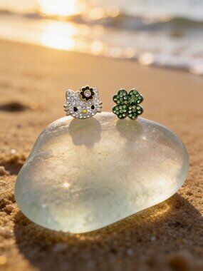 Vintage Hello Kitty Clover Stud Earrings